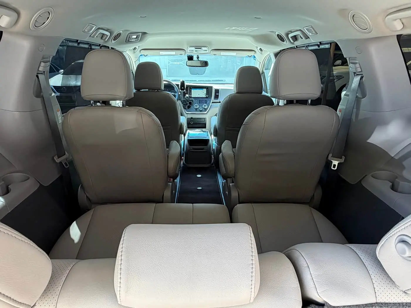 Toyota Sienna 2015 — Photo 15/17
