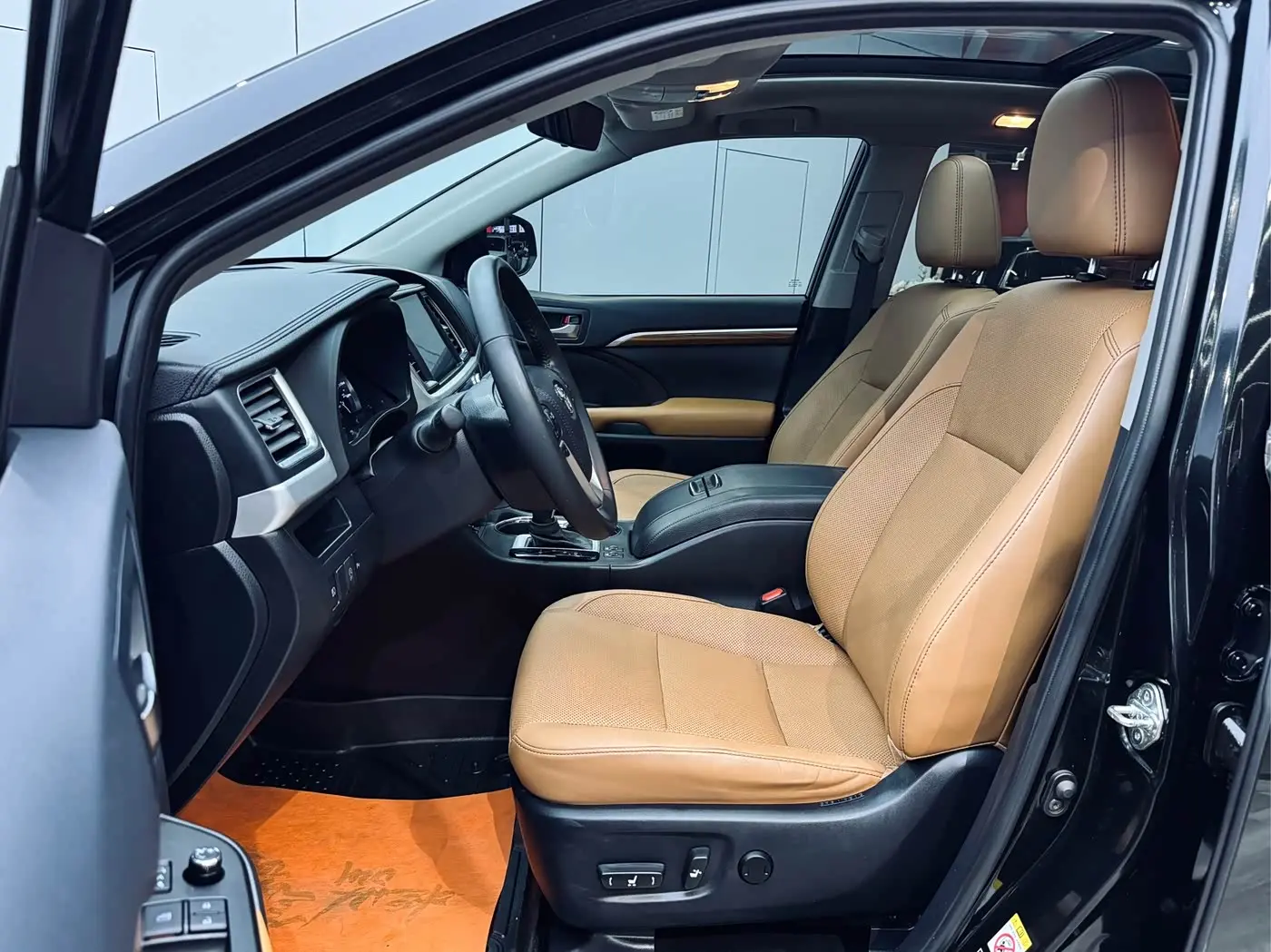 Toyota Highlander 2021 — Photo 9/20