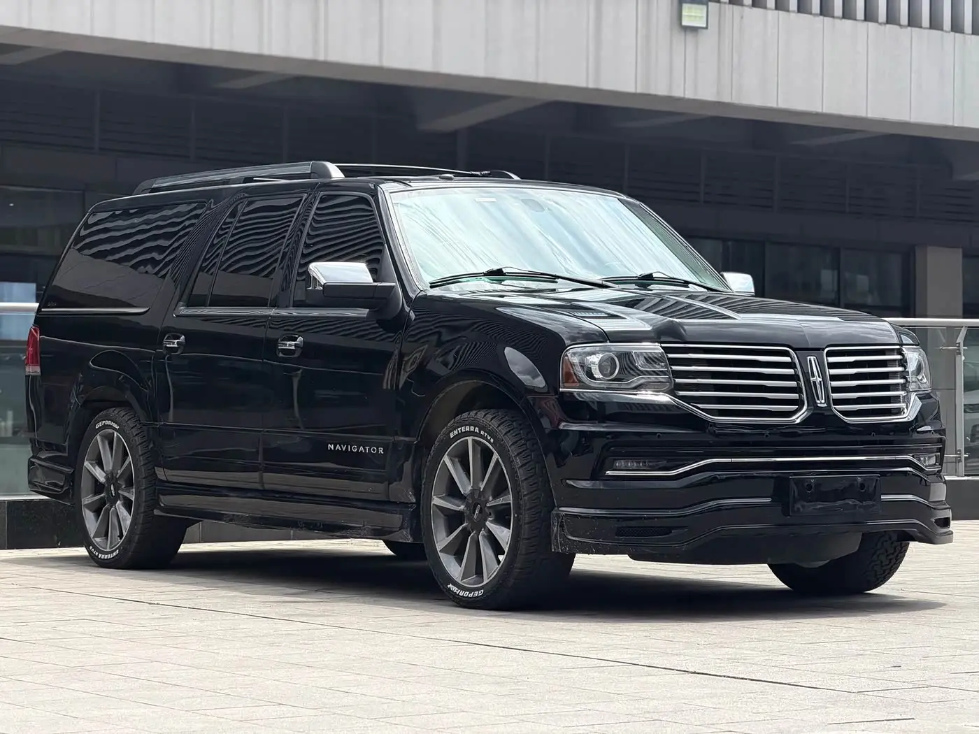 Lincoln Navigator 2017 — Фото 3/16