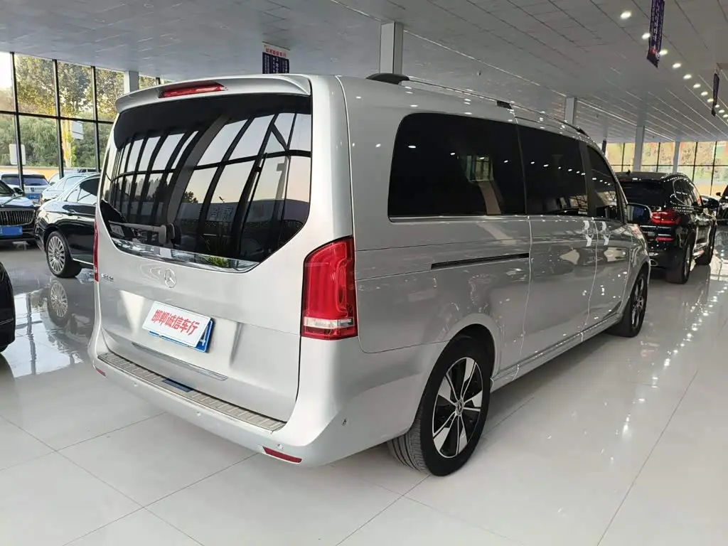 Mercedes-Benz V-Class 2022 — Photo 4/20