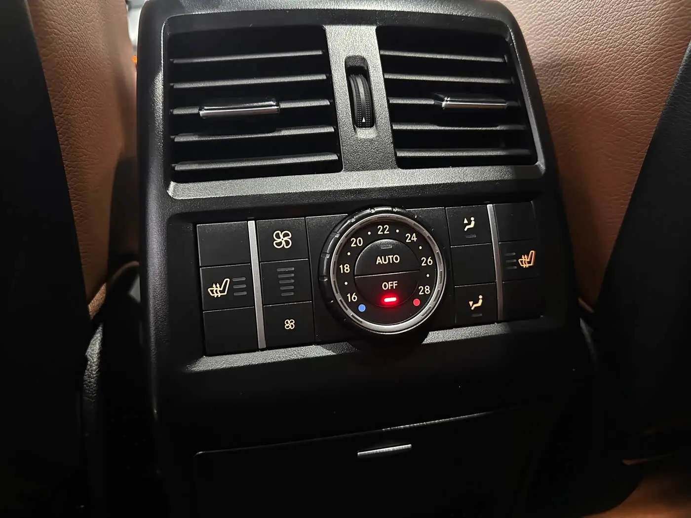 Mercedes-Benz GLS 2017 — Photo 10/20