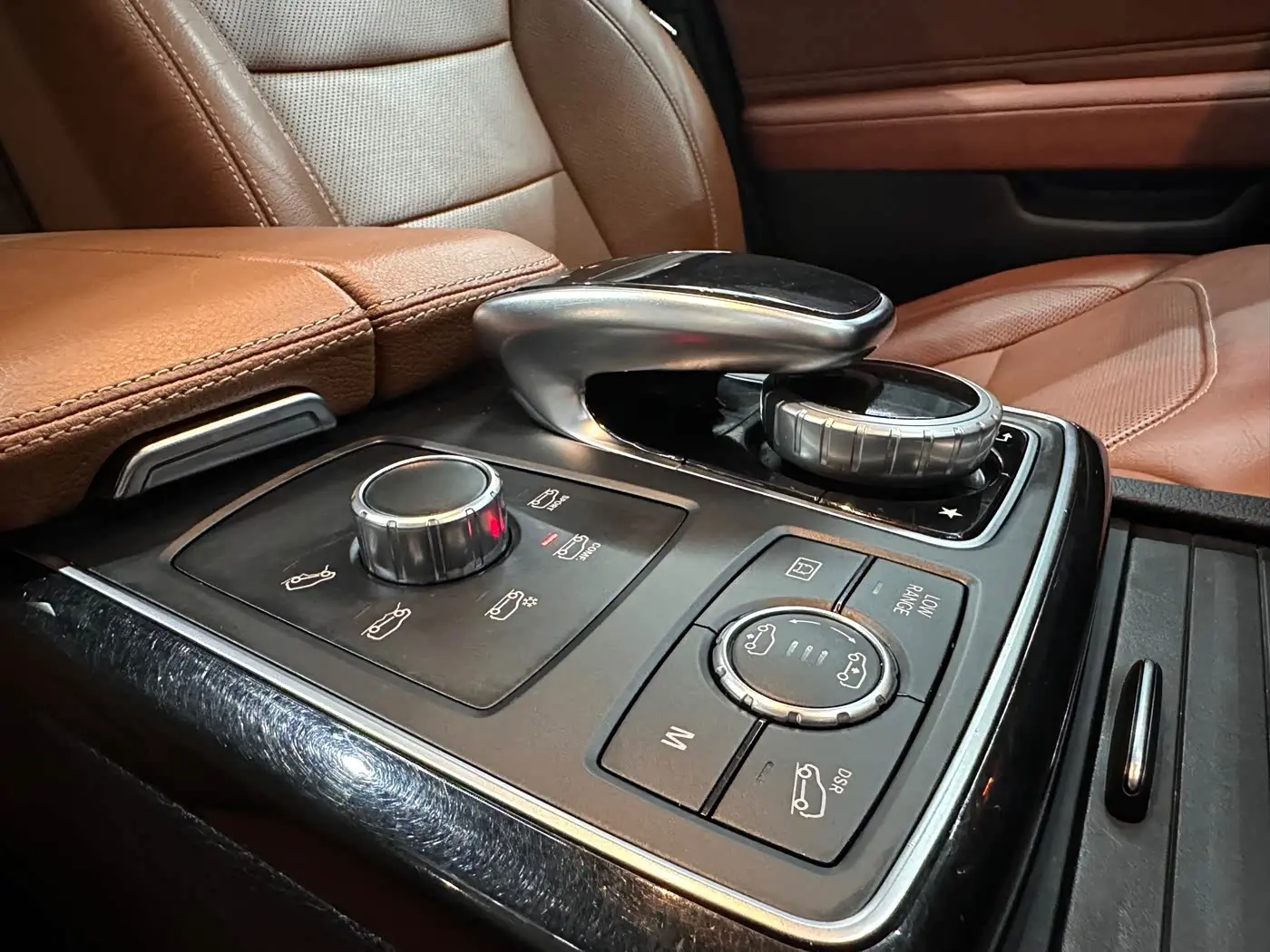 Mercedes-Benz GLS 2017 — Photo 13/20