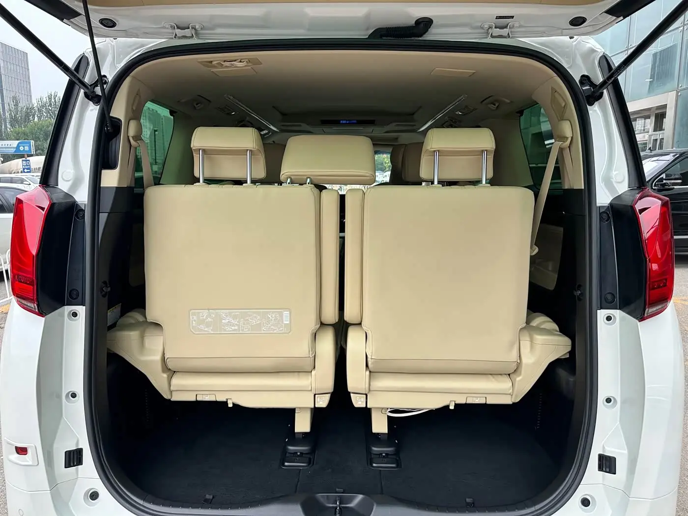 Toyota Alphard 2023 — Фото 7/20