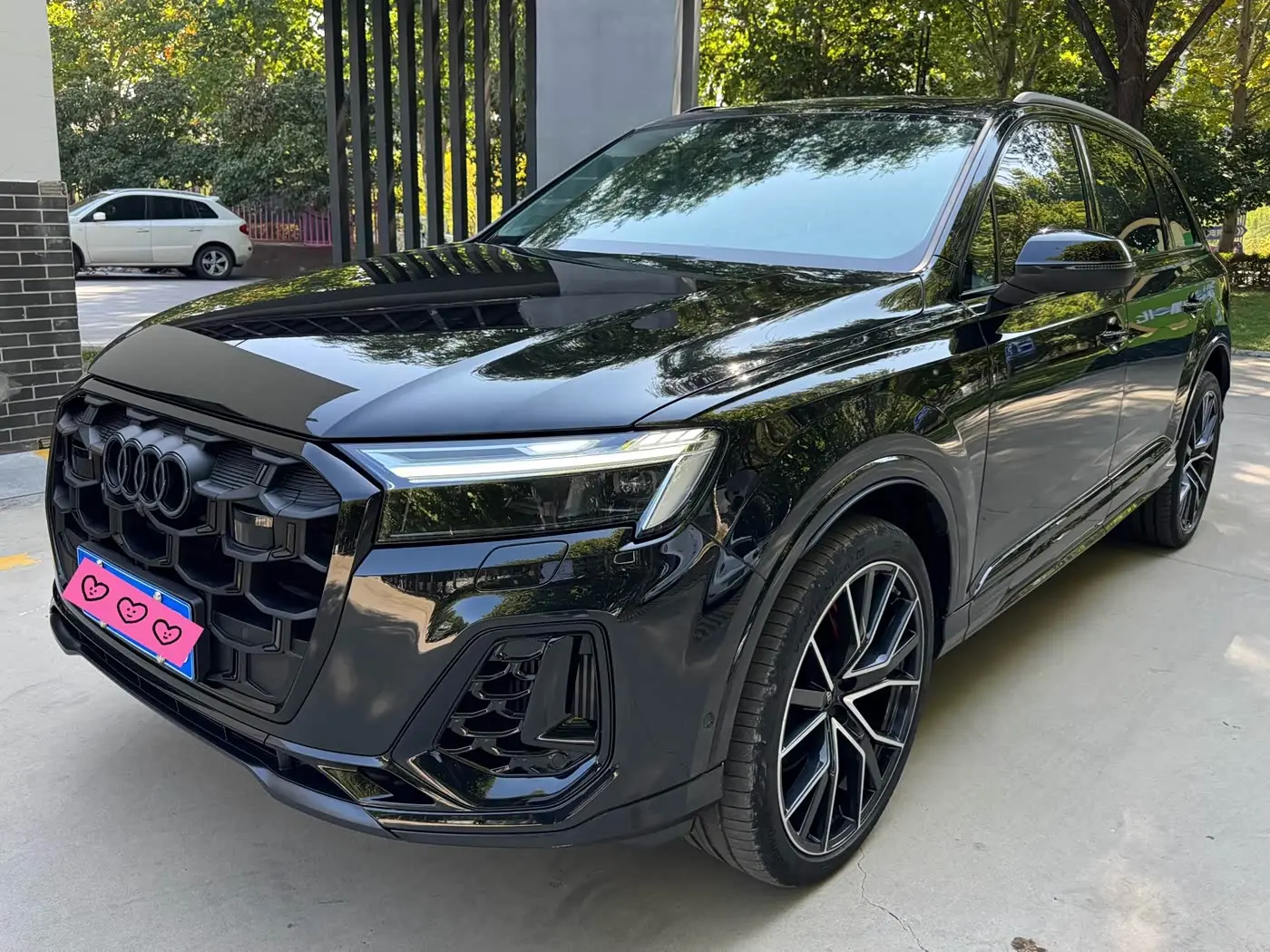Audi Q7 2025 — Photo 2/9