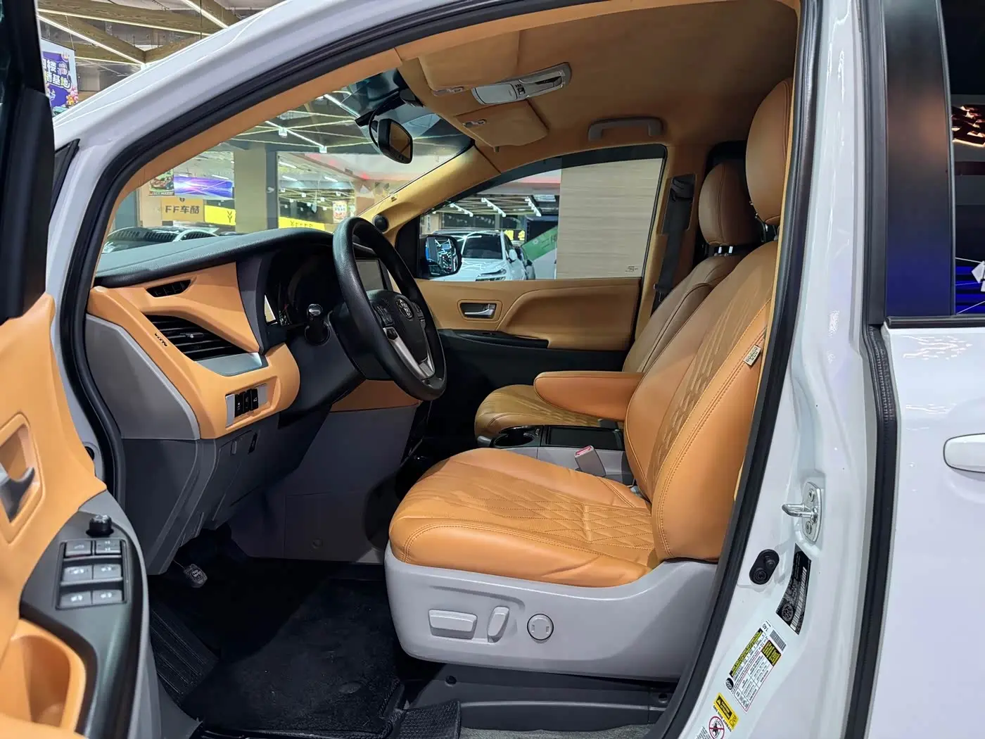 Toyota Sienna 2016 — Photo 7/18