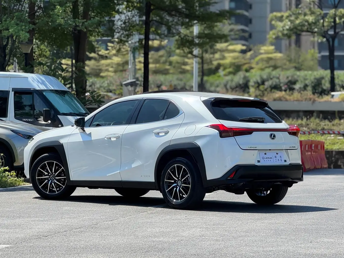Lexus UX 2019 — Фото 3/18