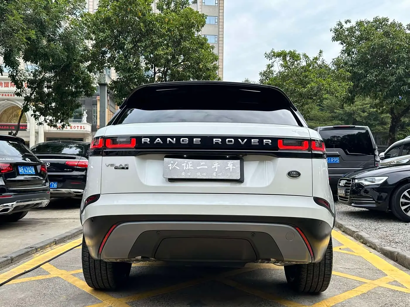 Land Rover Range Rover Velar 2019 — Photo 4/17