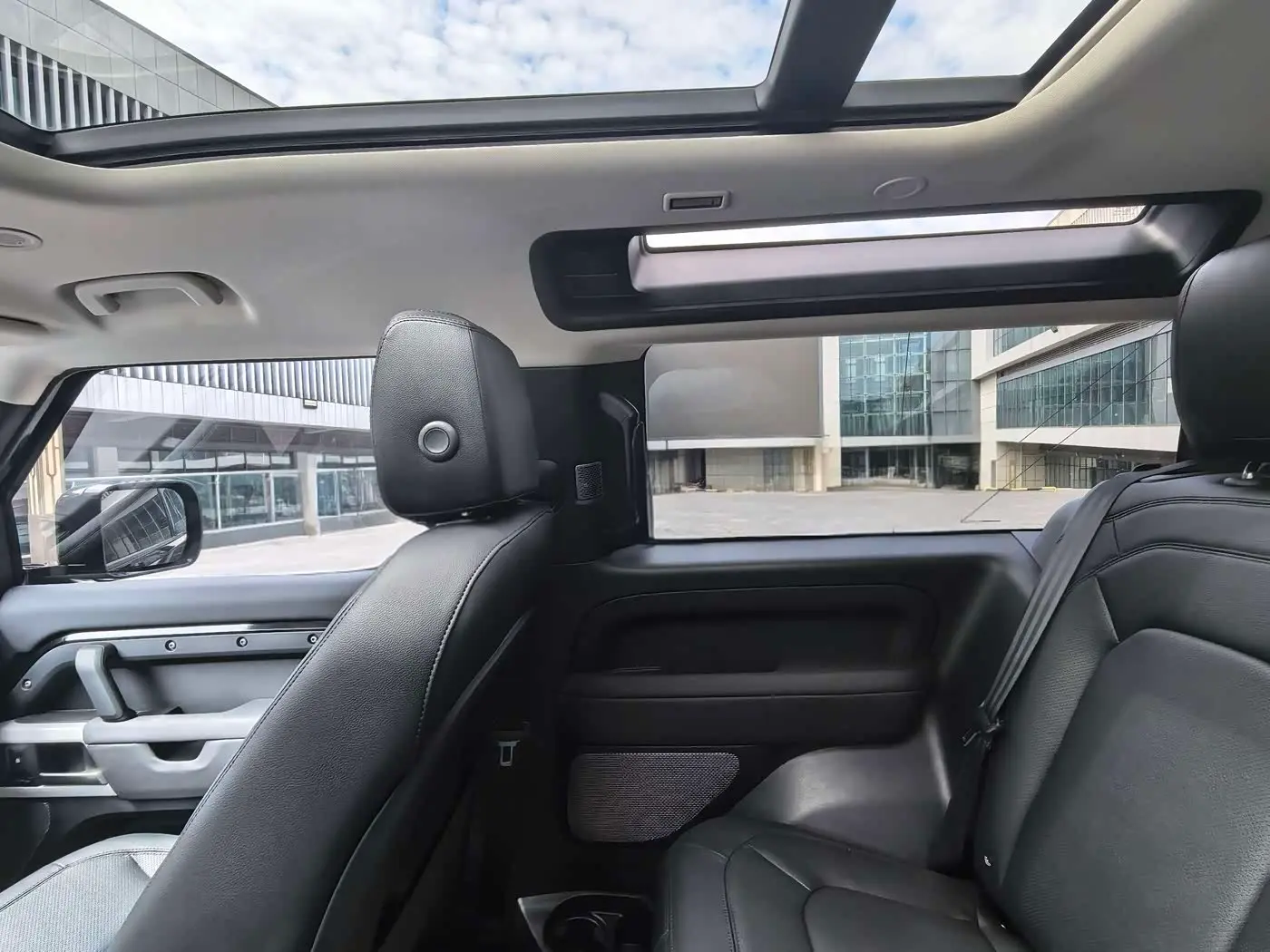Land Rover Defender 2025 — Фото 17/20