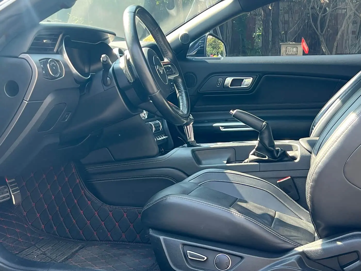 Ford Mustang 2020 — Photo 6/17