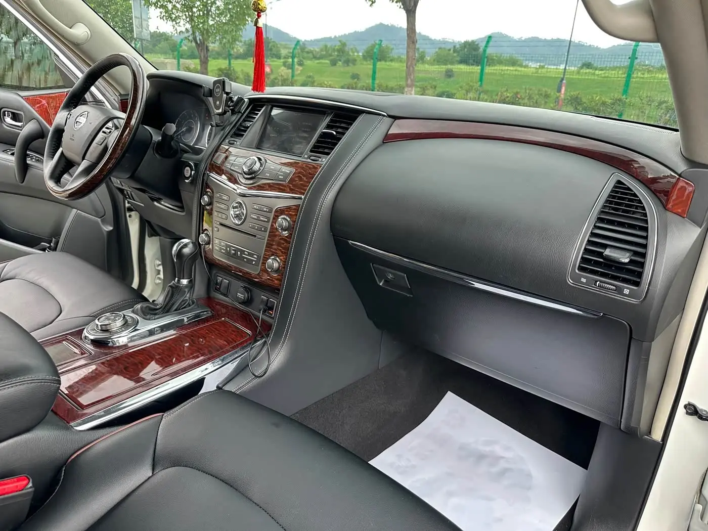 Nissan Patrol 2018 — Photo 7/17