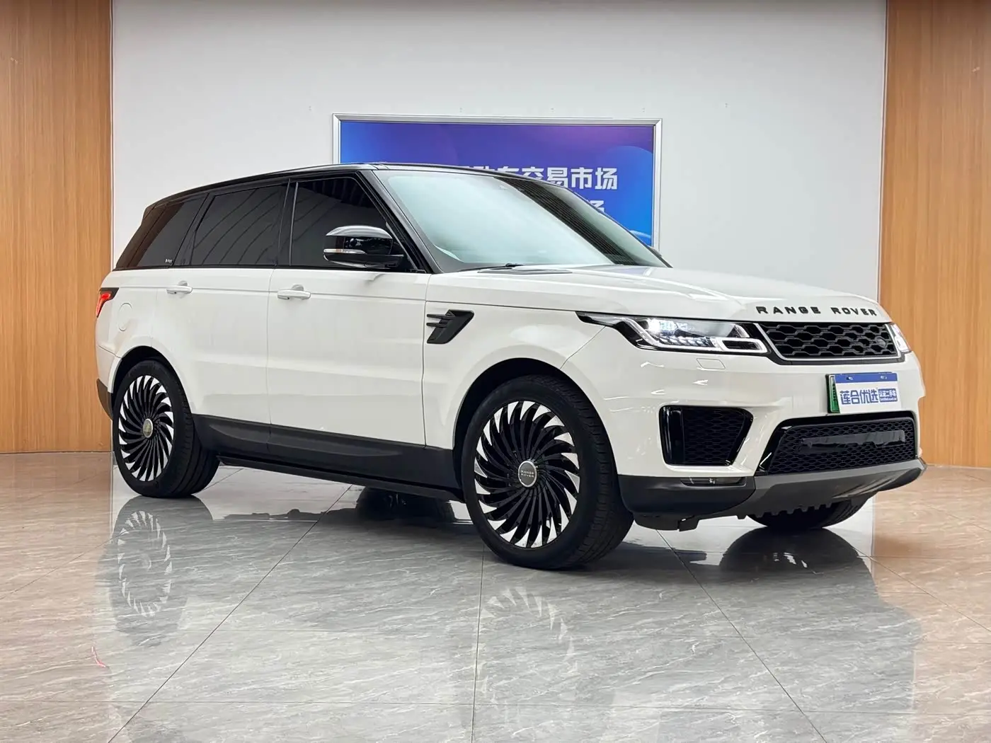 Land Rover Range Rover Sport PHEV 2021 — Фото 3/20