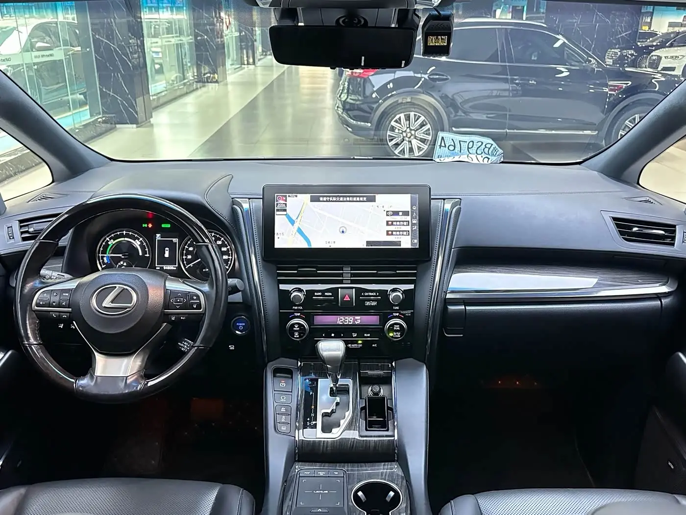 Lexus LM 2021 — Photo 13/20