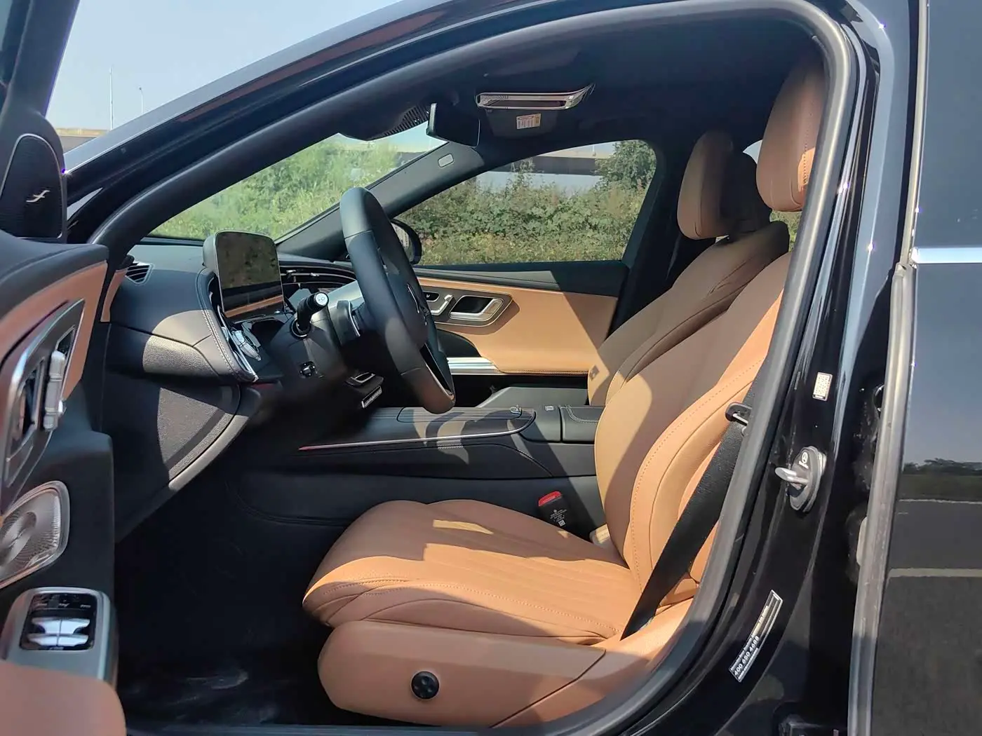 Mercedes-Benz E-Class 2025 — Photo 10/12