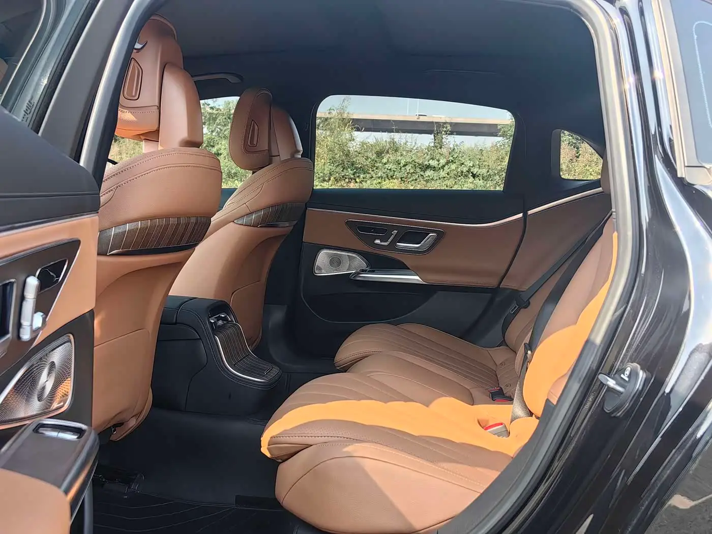 Mercedes-Benz E-Class 2025 — Photo 11/12