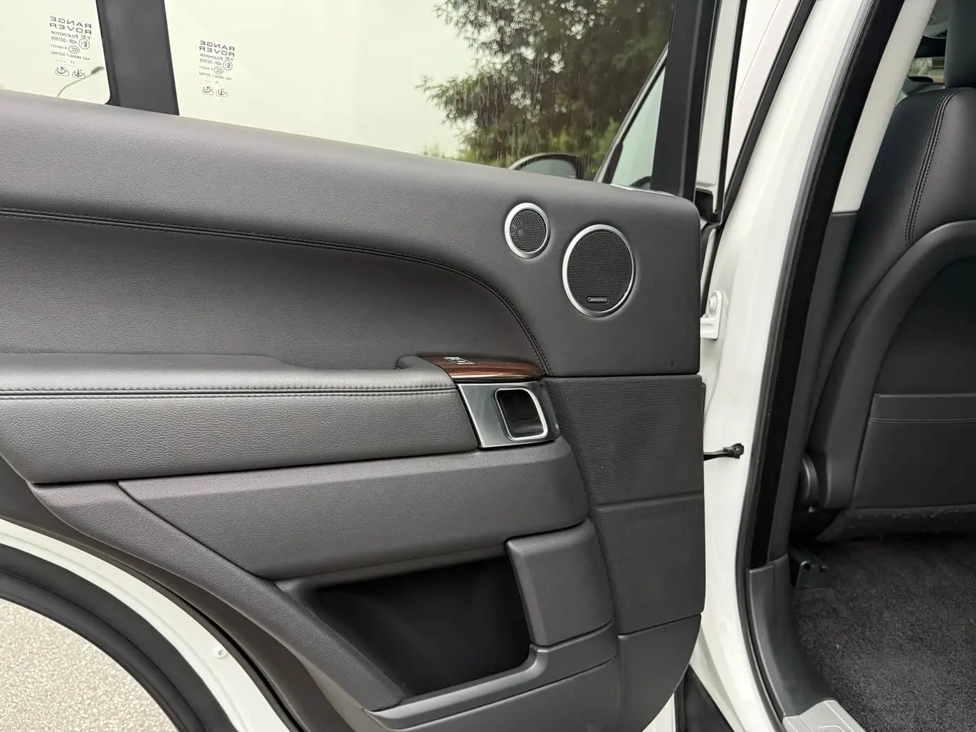 Land Rover Range Rover 2018 — Photo 19/20