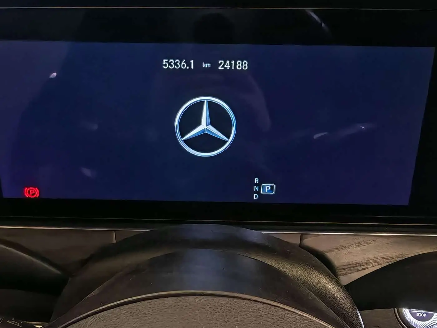 Mercedes-Benz E-Class 2023 — Photo 12/16