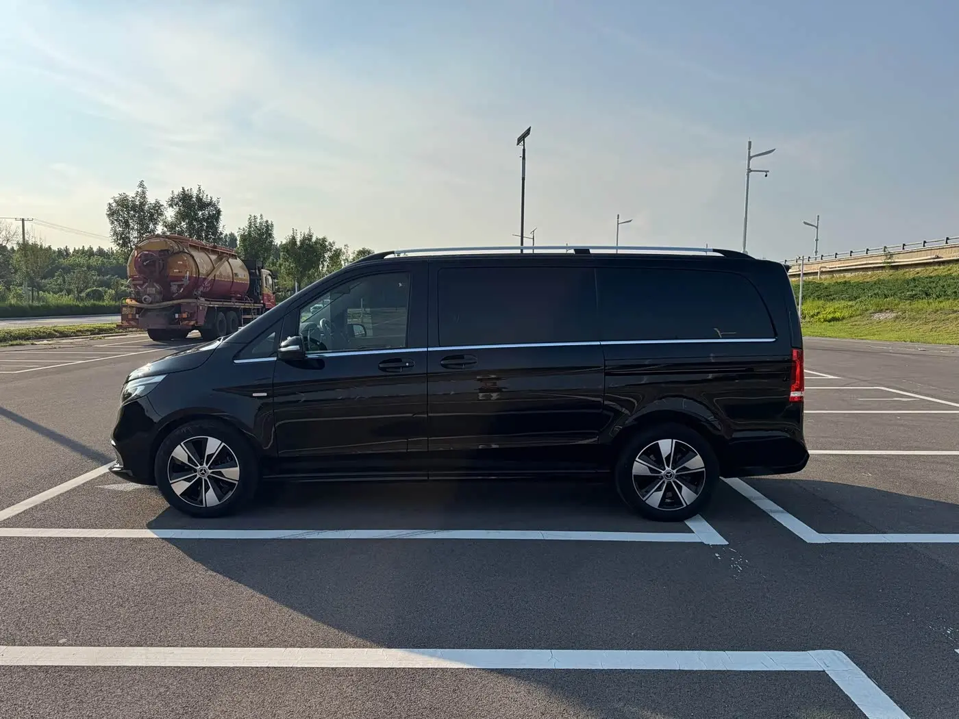 Mercedes-Benz V-Class 2022 — Photo 7/20