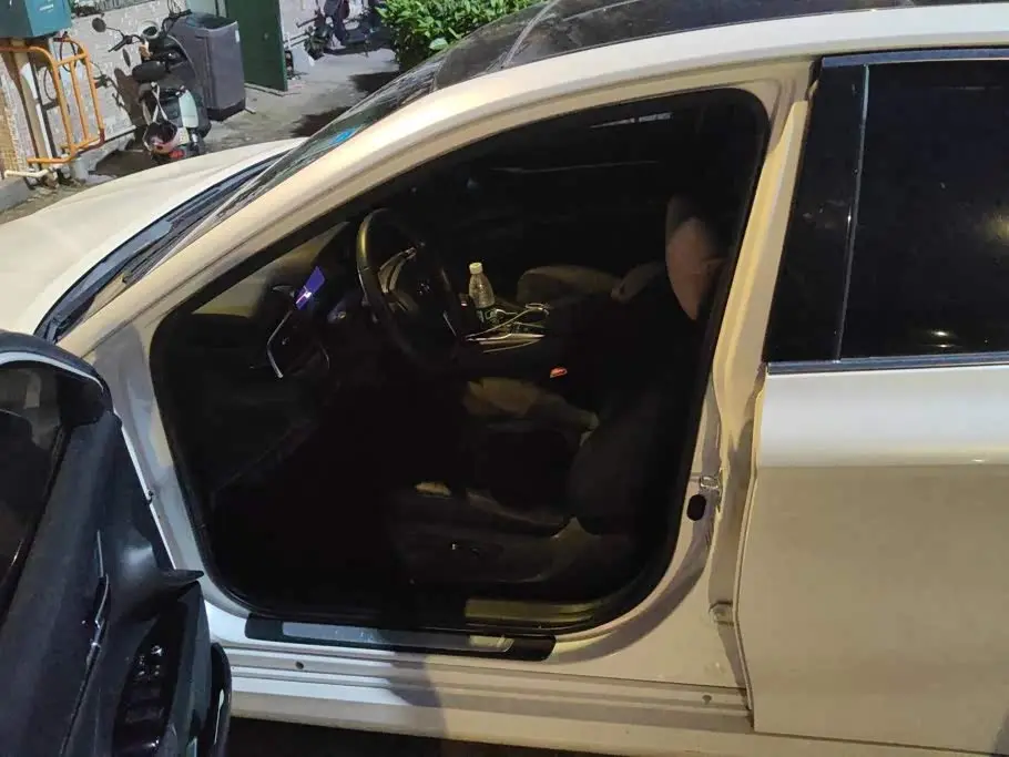 Toyota Camry 2021 — Photo 9/16