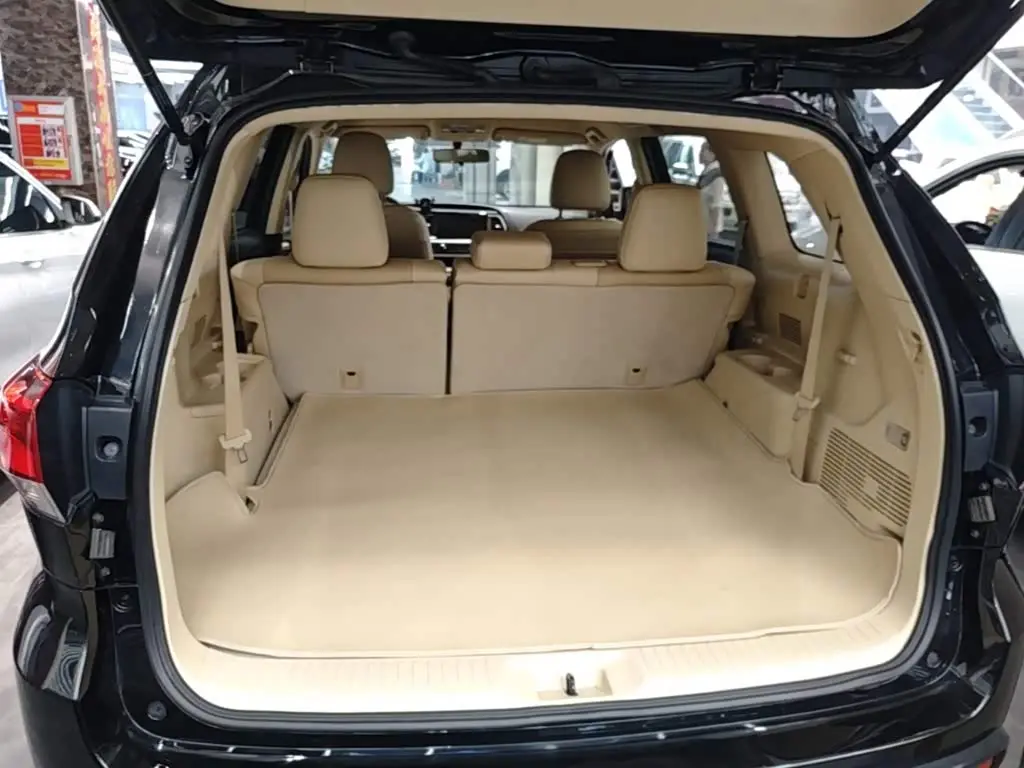 Toyota Highlander 2020 — Фото 19/20