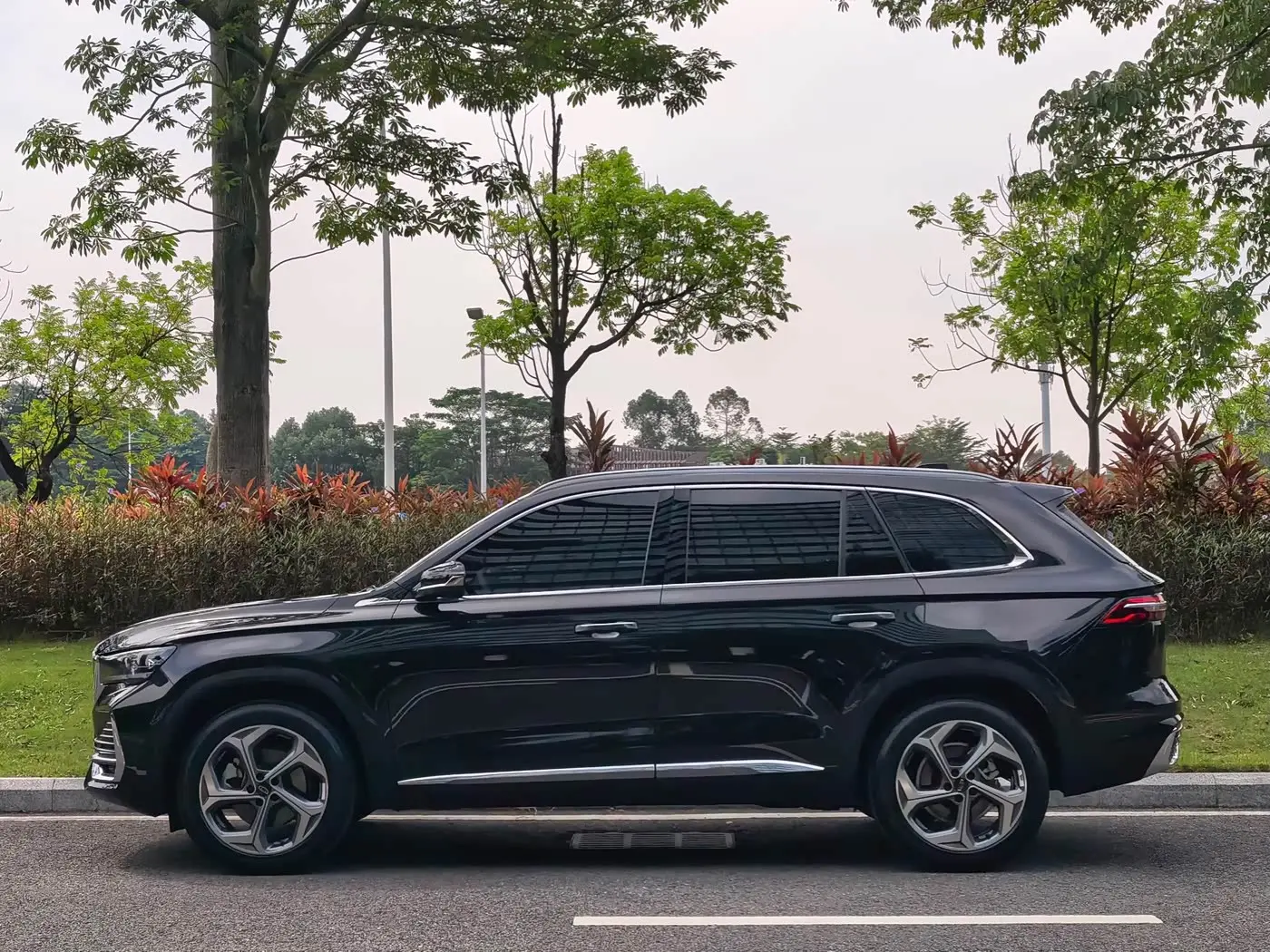 Geely Xingyue L 2025 — Фото 17/18