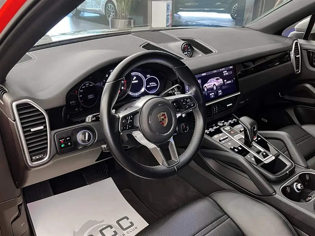 Porsche Cayenne 2022 — Photo 6/16