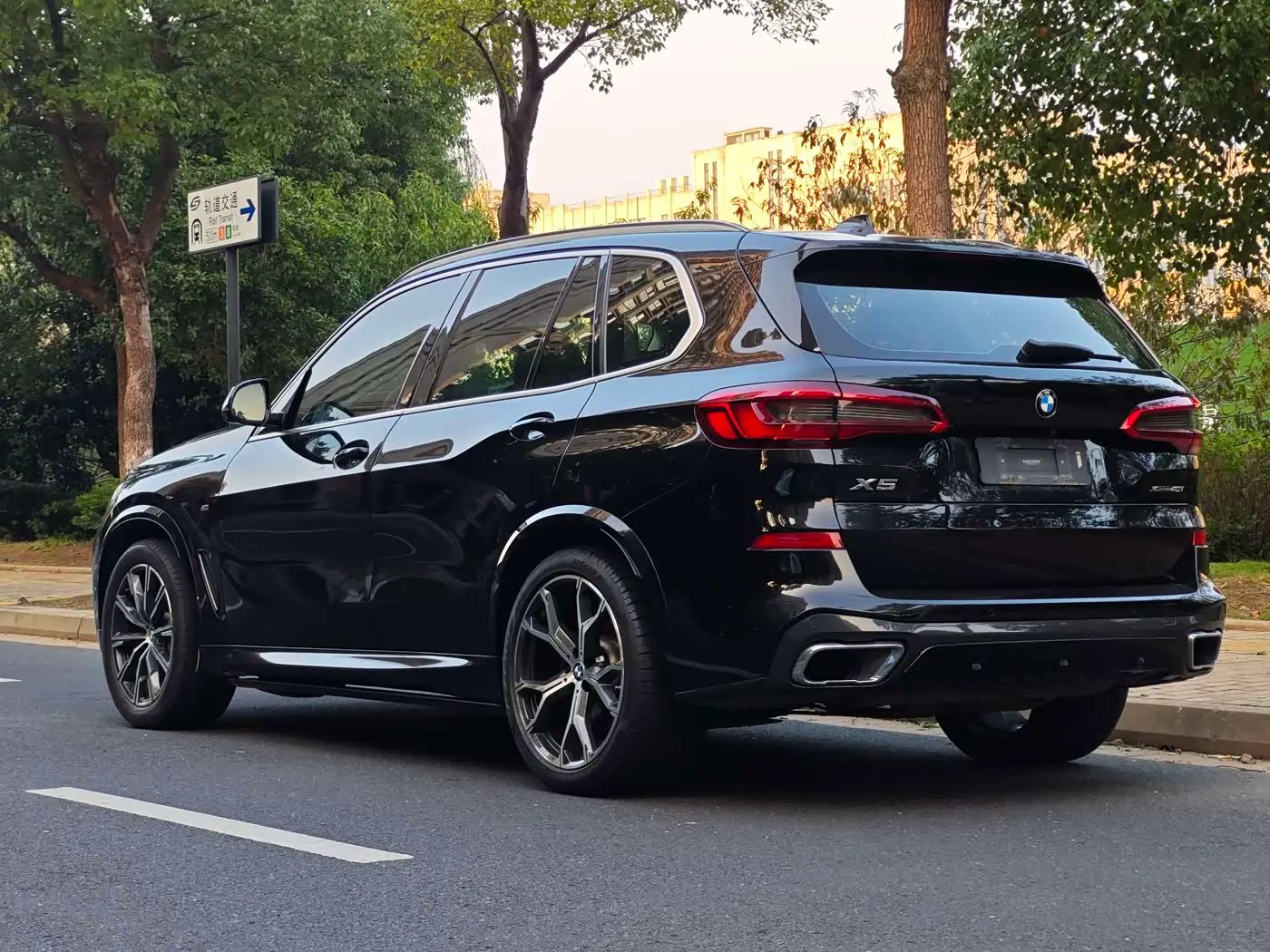 BMW X5 2019 — Photo 13/17
