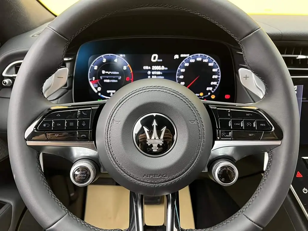 Maserati Grecale 2025 — Şəkil 10/20
