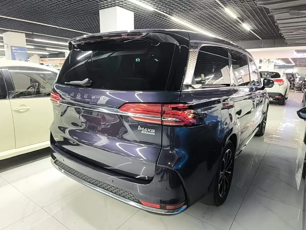 Roewe iMAX8 2022 — Фото 7/20