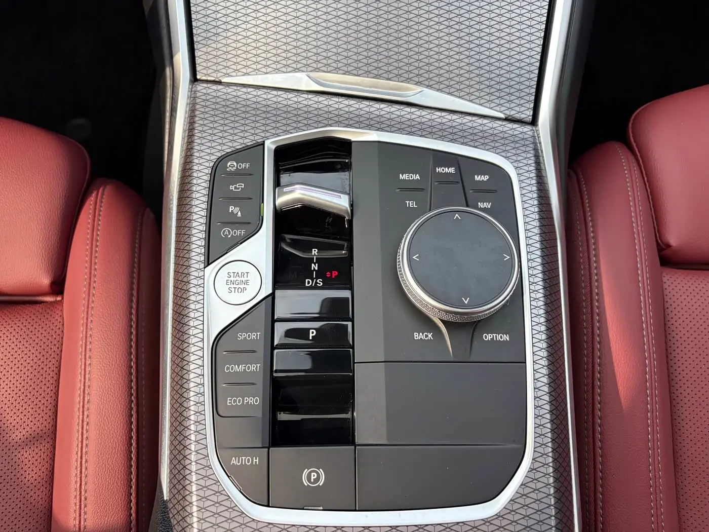 BMW 3 Series 2025 — Photo 15/20