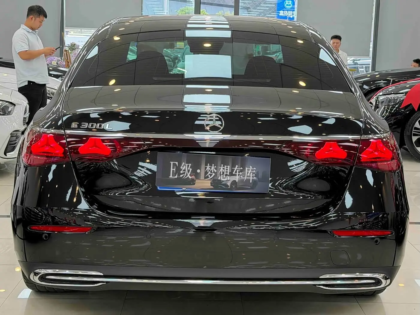 Mercedes-Benz E-Class 2025 — Photo 17/20