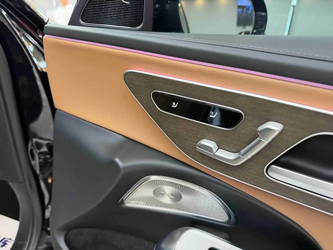 Mercedes-Benz E-Class 2025 — Photo 16/20