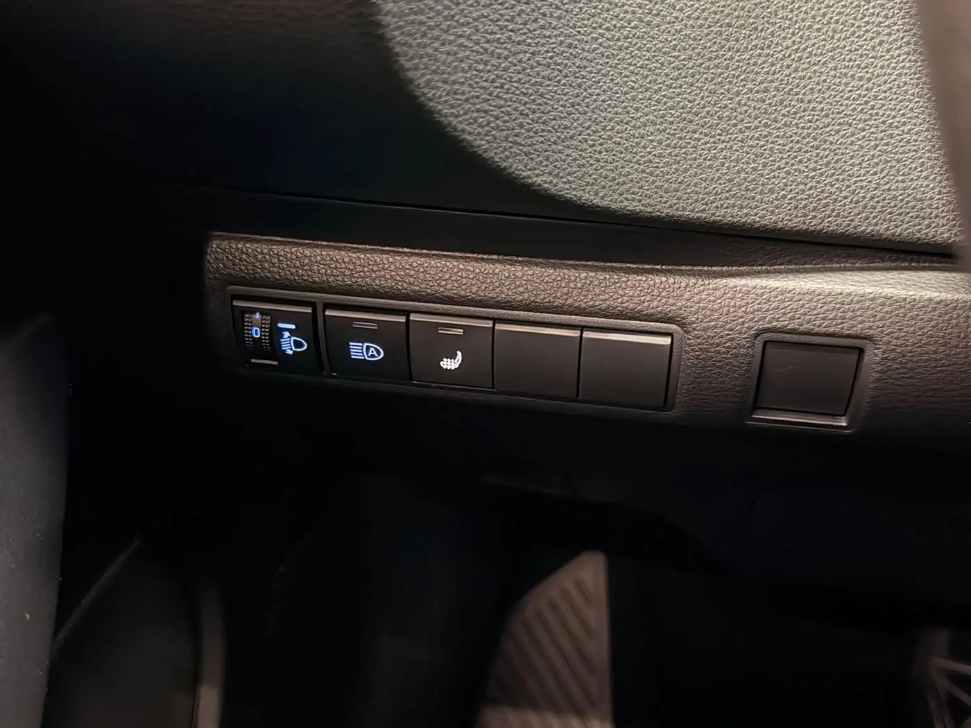 Toyota Corolla 2023 — Фото 13/20