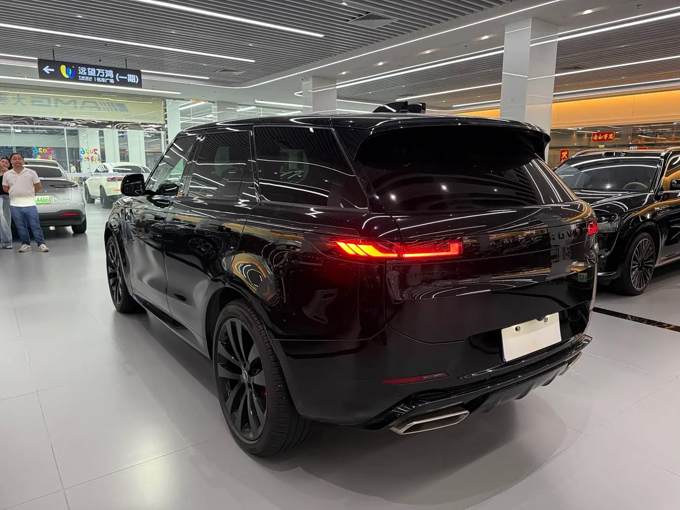 Land Rover Range Rover Sport 2025 — Фото 11/13