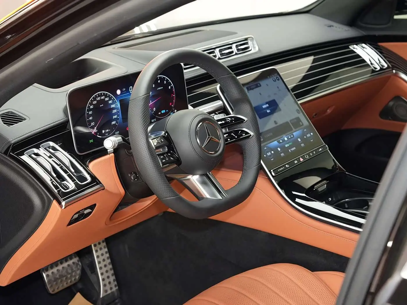 Mercedes-Benz S-Class 2023 — Photo 16/18