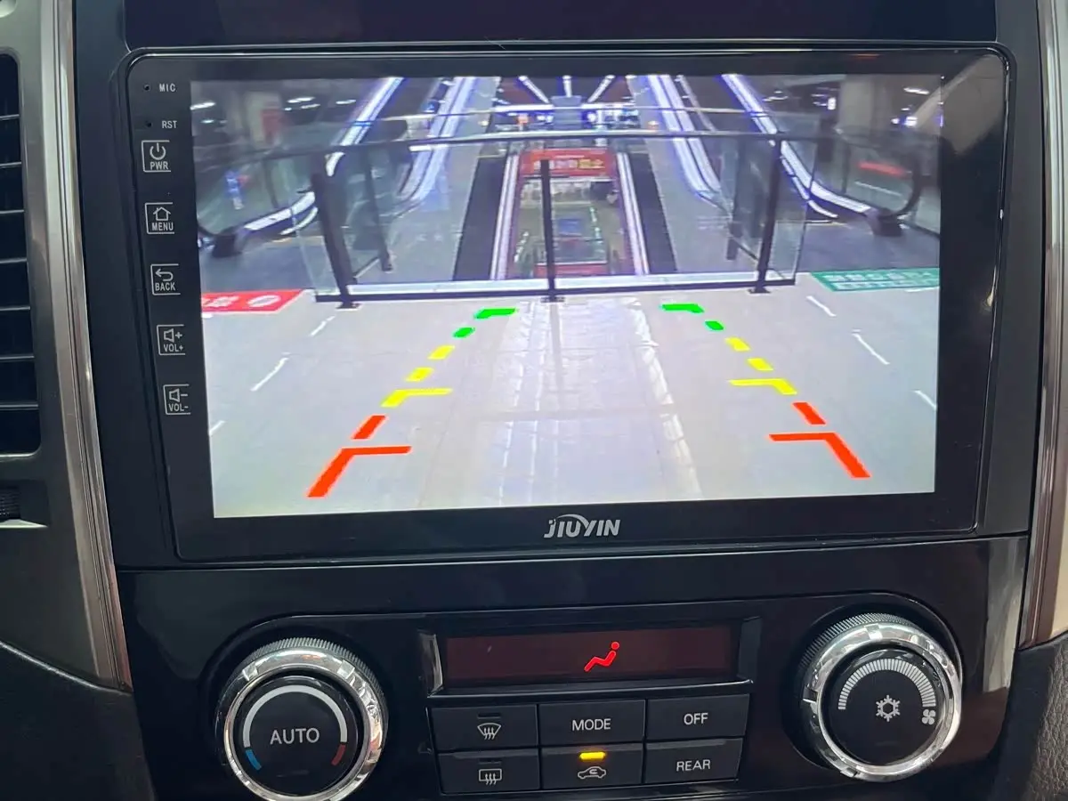 Mitsubishi Pajero 2018 — Photo 16/20