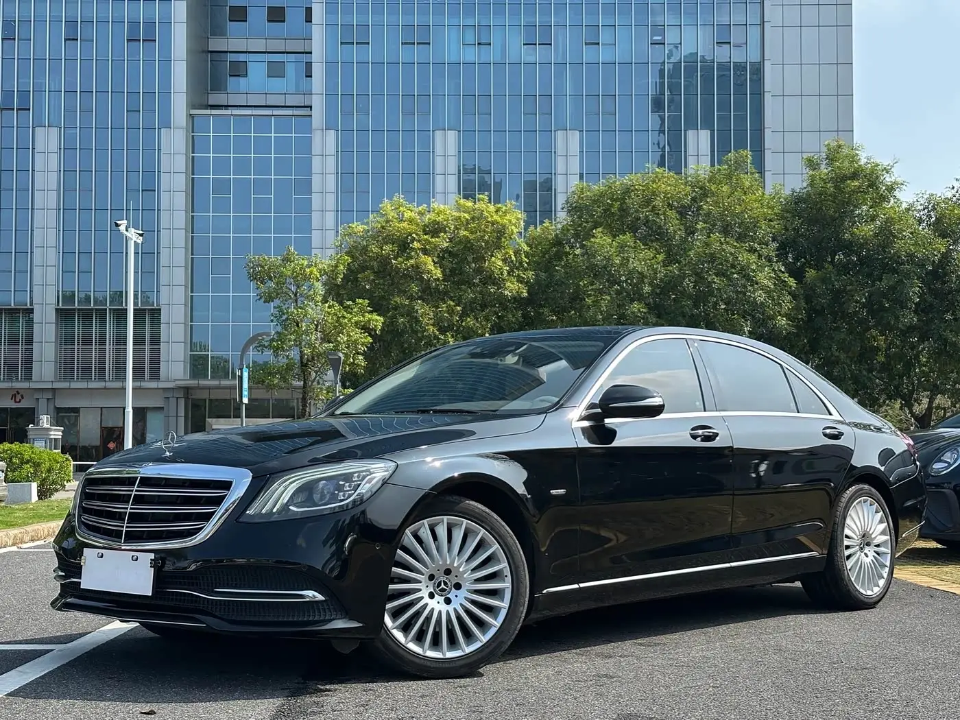 Mercedes-Benz S-Class 2020 — Photo 1/16