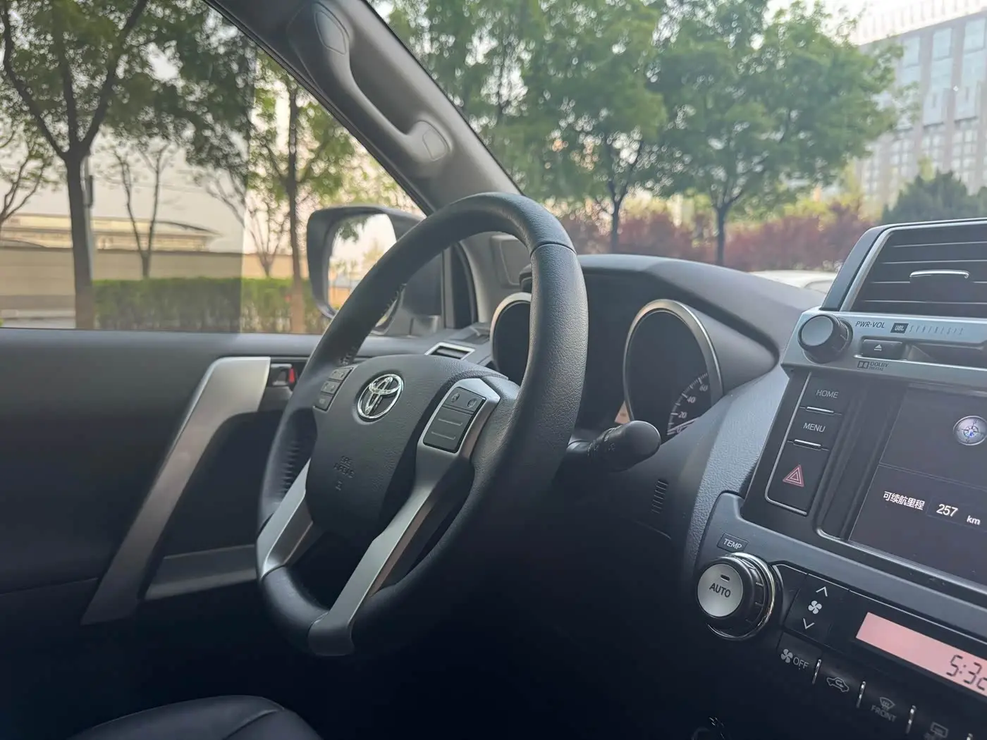 Toyota Prado 2017 — Photo 19/20