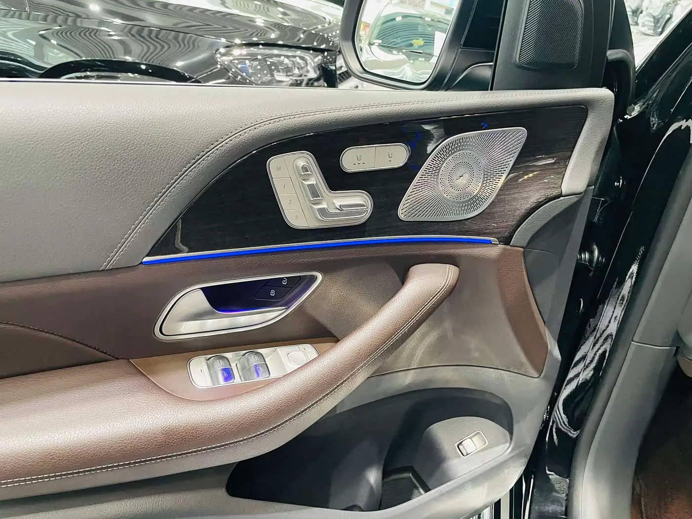 Mercedes-Benz GLS 2020 — Photo 13/20