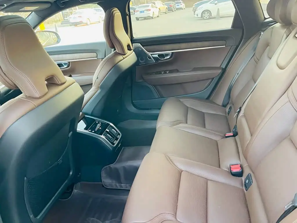Volvo S90 2024 — Photo 10/15