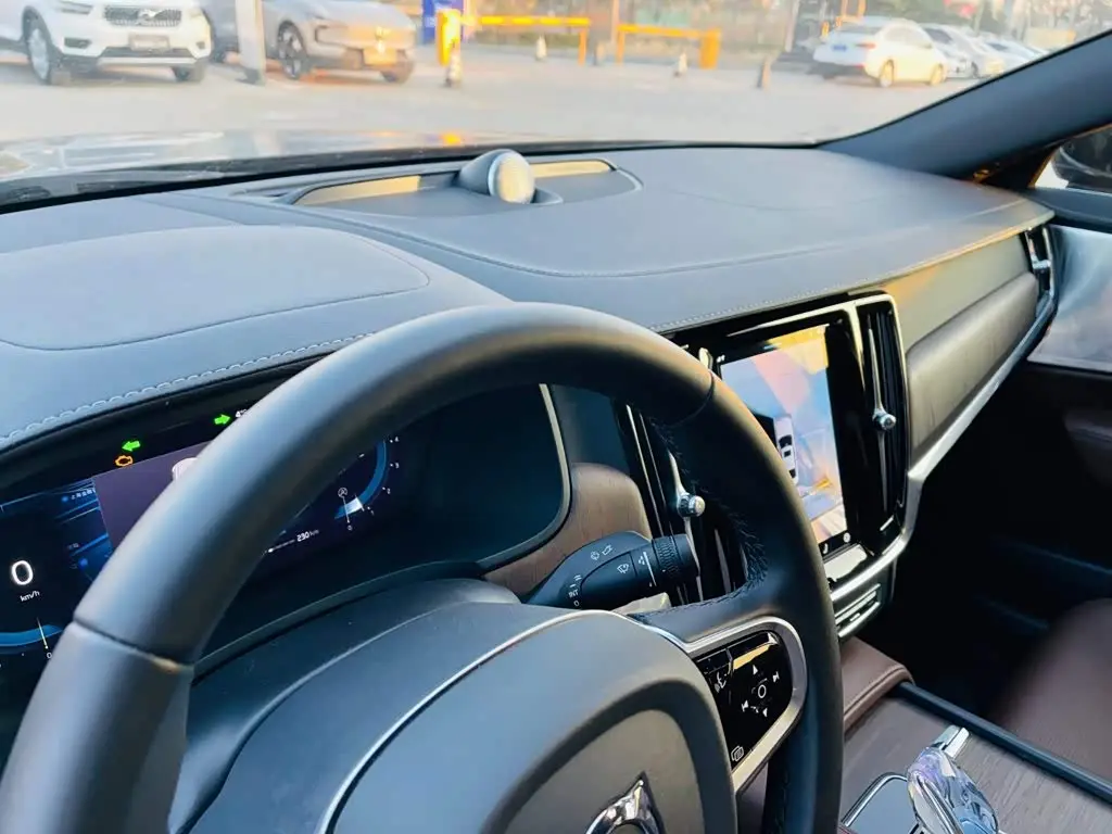 Volvo S90 2024 — Photo 9/15