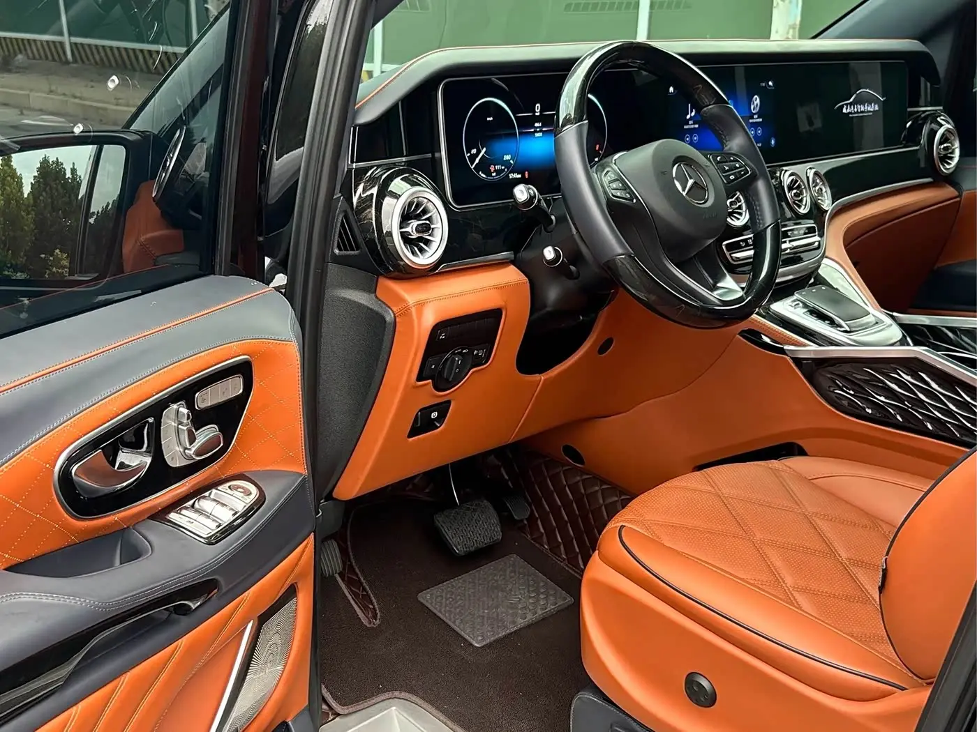 Mercedes-Benz Vito 2023 — Photo 4/20