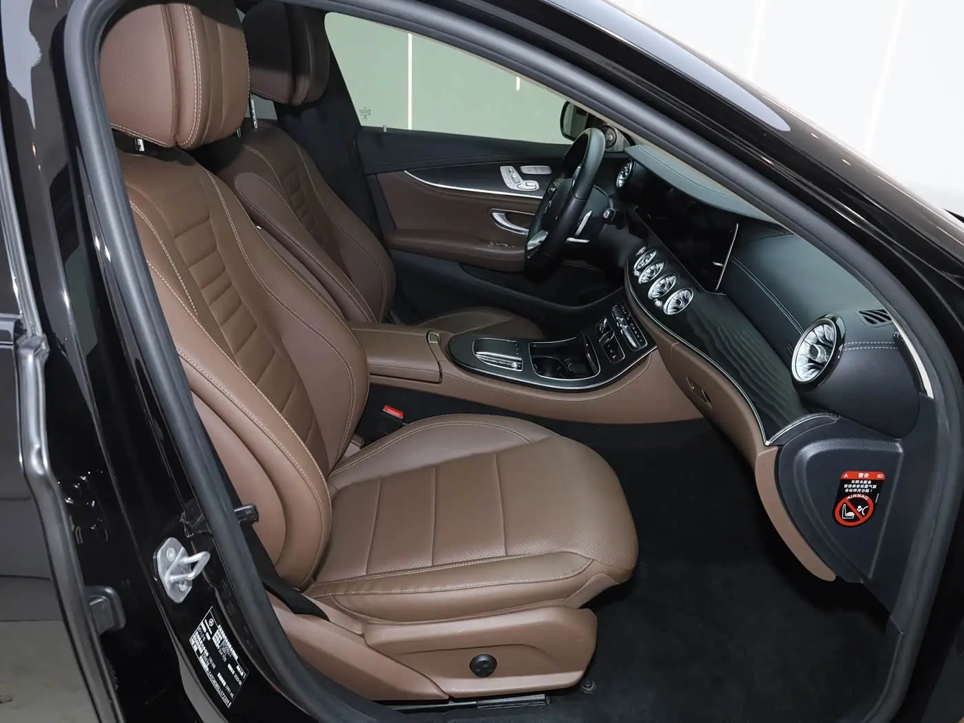 Mercedes-Benz E-Class 2020 — Фото 19/20