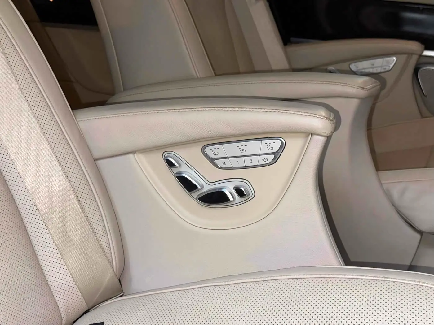 Mercedes-Benz V-Class 2018 — Şəkil 19/20
