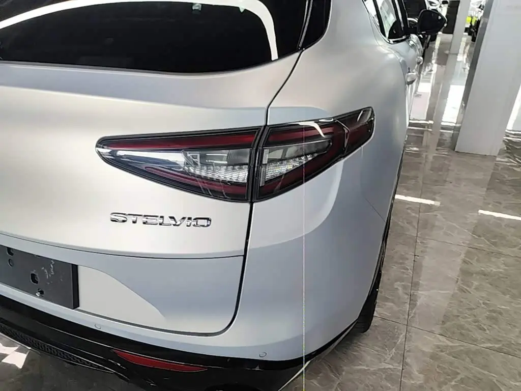 Alfa Romeo Stelvio 2023 — Photo 8/20