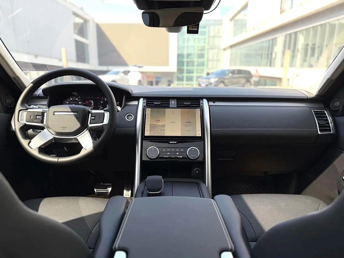 Land Rover Discovery 2021 — Photo 6/10