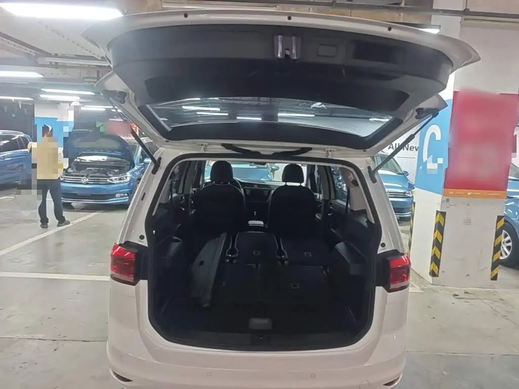 Volkswagen Touran 2019 — Фото 19/20