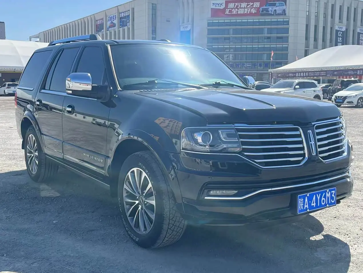Lincoln Navigator 2016 — Photo 1/9