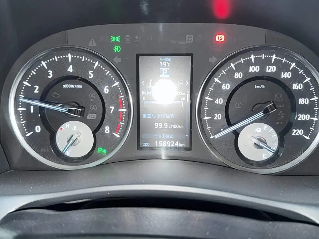 Toyota Alphard 2017 — Photo 9/20