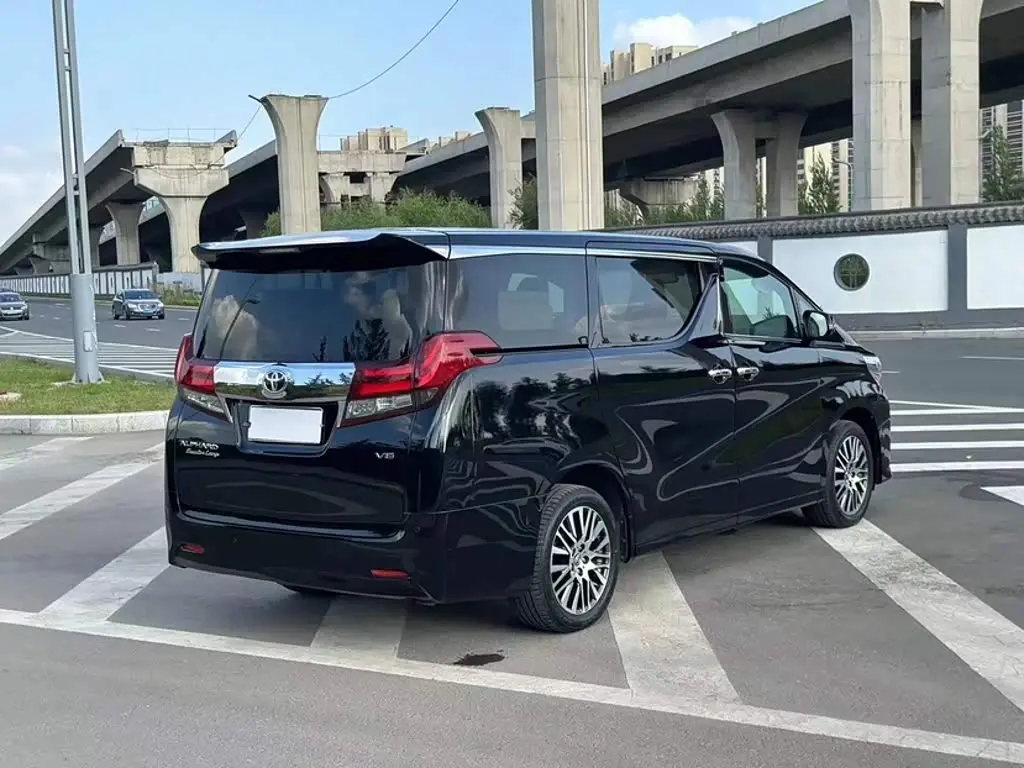 Toyota Alphard 2017 — Photo 16/20