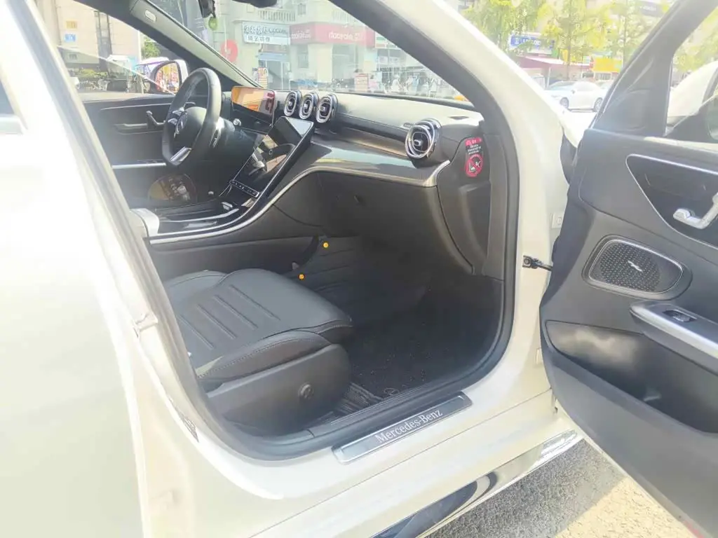 Mercedes-Benz C-Class 2025 — Фото 13/13